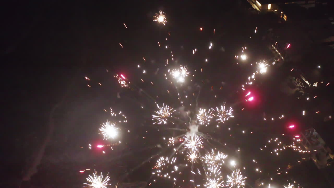 fuegos artificiales por la noche