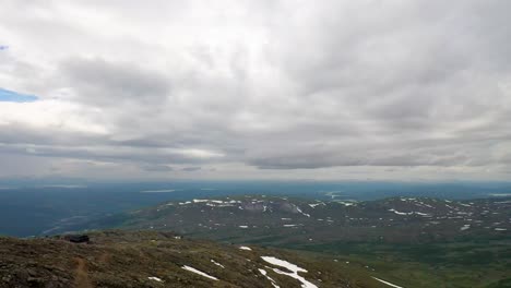 Auf-Dem-Gipfel-Des-Åreskutan,-Gefilmt-Mit-Einer-Drohne-In-4k-1