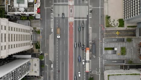 Top-down-aerial-view-above-traffic-on-the-Avenida-Paulista,-in-Sao-Paulo,-Brazil