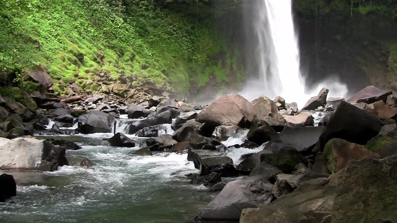 Air terjun indah dekat Fortuna, Kosta Rika 1