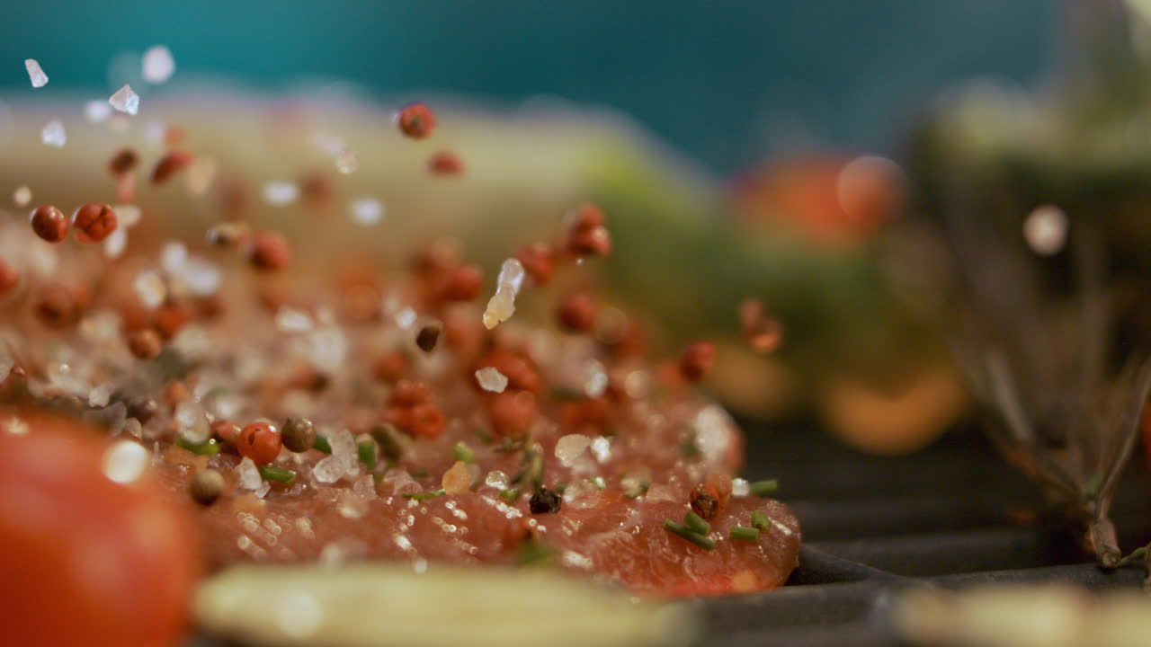 bistec de condimento en la parrilla