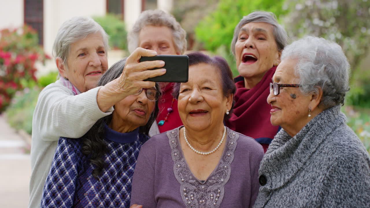 셀피를 찍는 고위 친구들