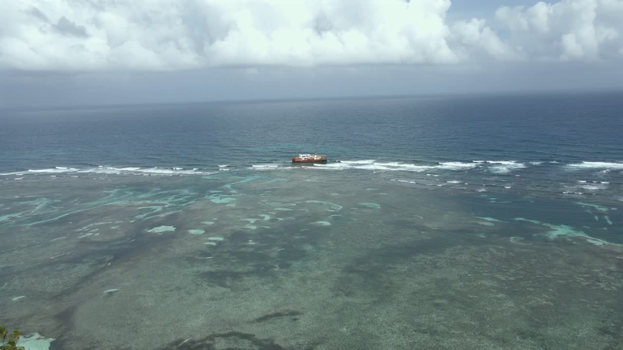 Isole San Blas Panama Mar dei Caraibi relitto nave da crociera abbandonata, drone aereo