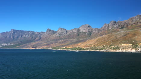 Reserva-Natural-De-Oudekraal-Bajo-Un-Cielo-Azul-En-Ciudad-Del-Cabo,-Sudáfrica