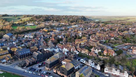 Stadtzentrum-Von-Roggen,-Sussex,-Vereinigtes-Königreich,-Drohnen-Luftaufnahme-Des-Stadtzentrums