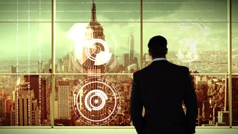 hombre de negocios en el cargo con antecedentes de ciudad futurista