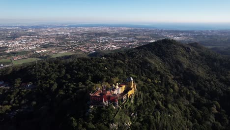 Castillo-Moro-O-Castillo-De-Pena-En-La-Ciudad-De-Sintra,-Cerca-De-Lisboa,-Portugal.