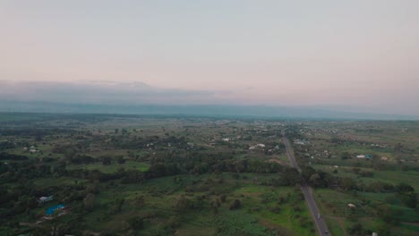 Roadtrip-Auf-Dem-Moshi-Arusha-Highway-In-Ost-Arica