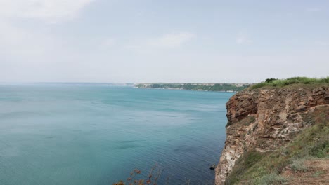 Vista-Idílica-Del-Cabo-Kaliakra-En-La-Costa-Del-Mar-Negro,-Bulgaria-Durante-El-Verano