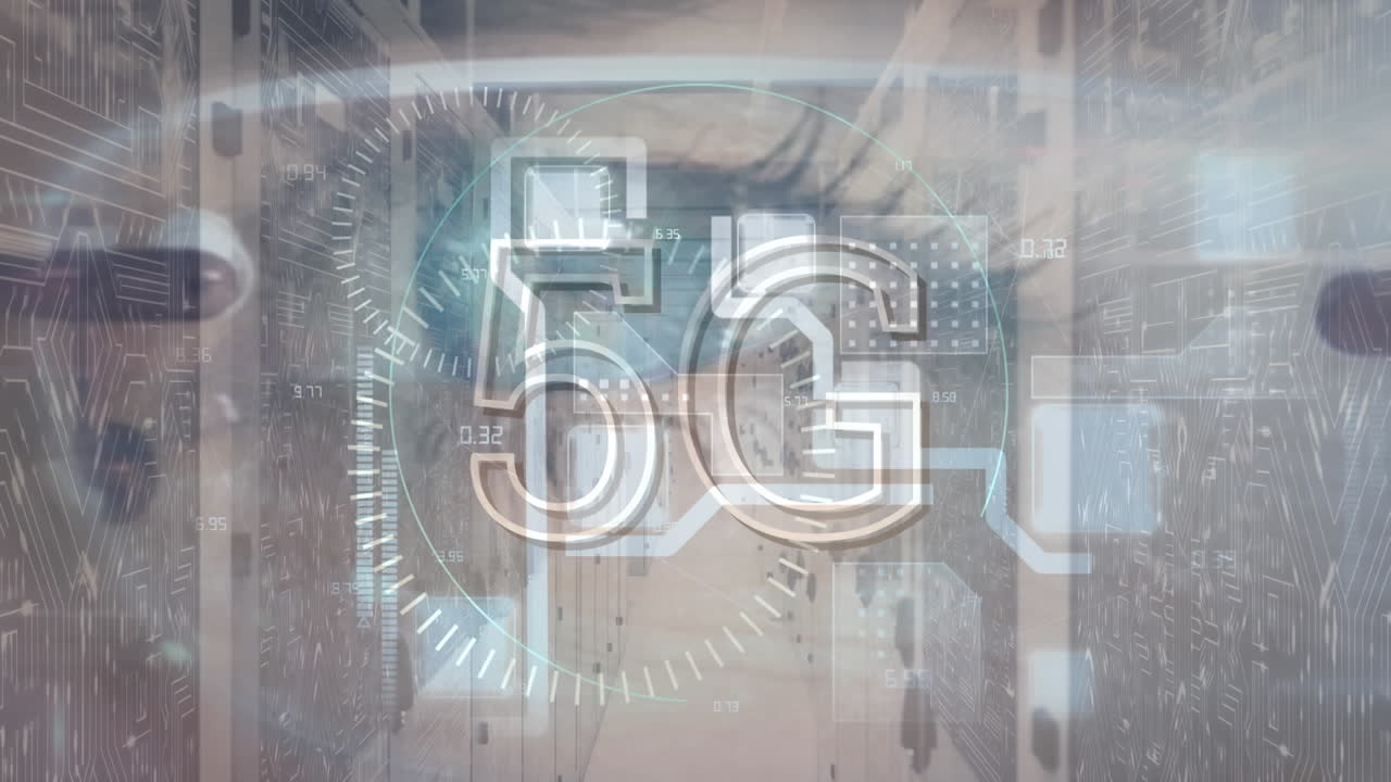 animazione di banner di testo 5g e elaborazione dei dati oltre la chiusura dell'occhio femminile contro la stanza del server