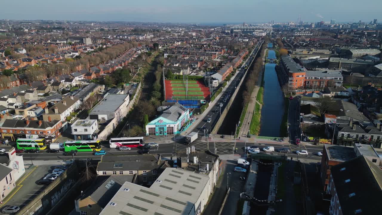 Vista aerea del bellissimo Canale Reale a Phibsborough, zona nord di Dublino, Irlanda