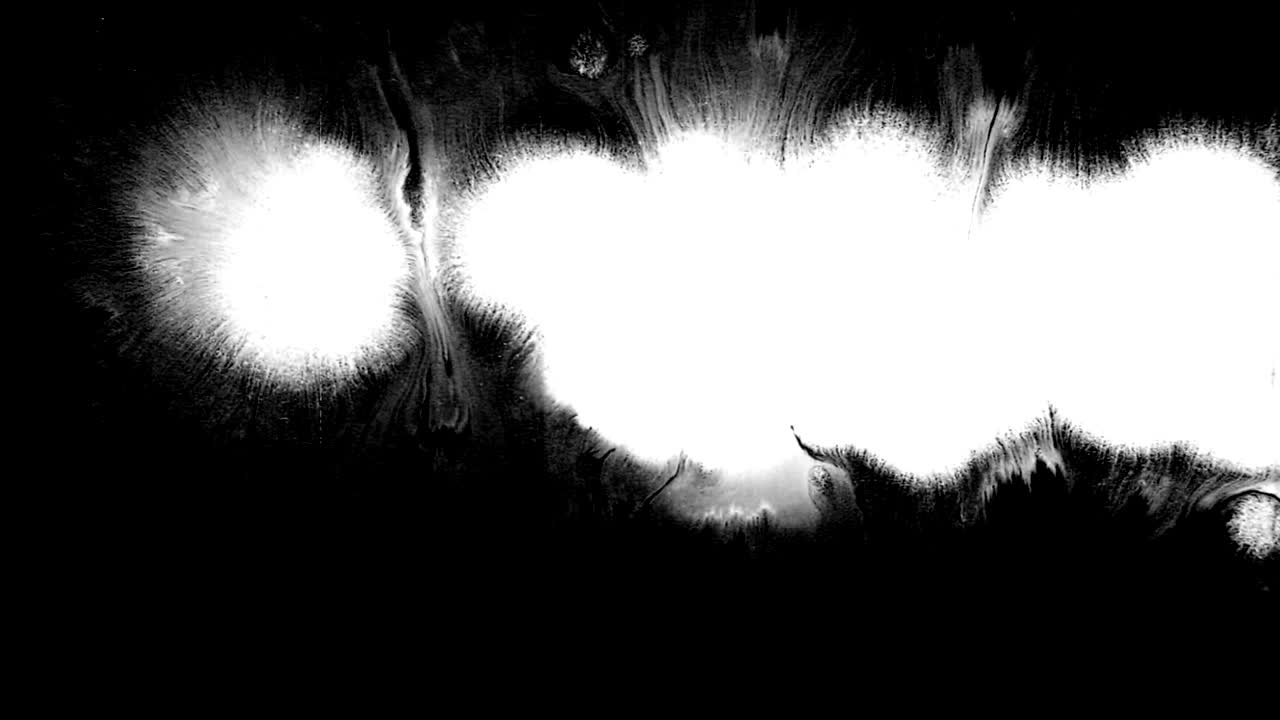 추상적인 페인트 브러쉬 스트로크 모양 검은 잉크 스플래팅 흐르고 는 크로마 키 녹색 스크린 배경, 예술적인 잉크 스프래터 스플래치