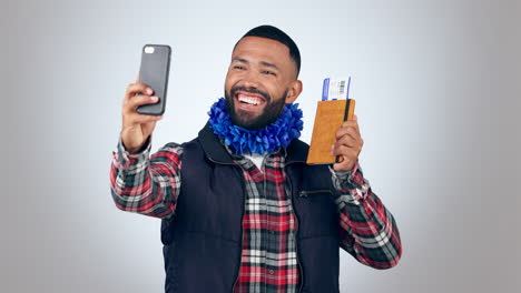 selfie, celebración o hombre feliz con pasaporte