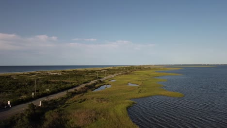 Sonniger-Tag-Luftaufnahme-Von-Ponquogue-Beach-Long-Island-New-York