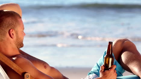 hombre con una cerveza