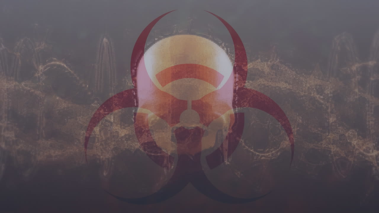 signo de peligro para la salud y cráneo humano girando sobre un fondo negro. células de covid-19 que se propagan