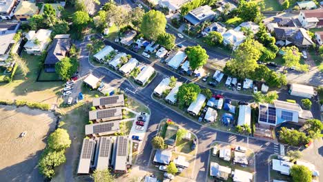 drones capturan áreas residenciales vibrantes y vegetación