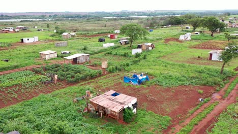 Sandovalina,-São-Paulo,-Brasilien---Lager,-Zelthütten,-In-Denen-Mitglieder-Der-Sem-Terra---Fnl---Nationale-Front-Für-Den-Feld--Und-Stadtkampf-Untergebracht-Sind