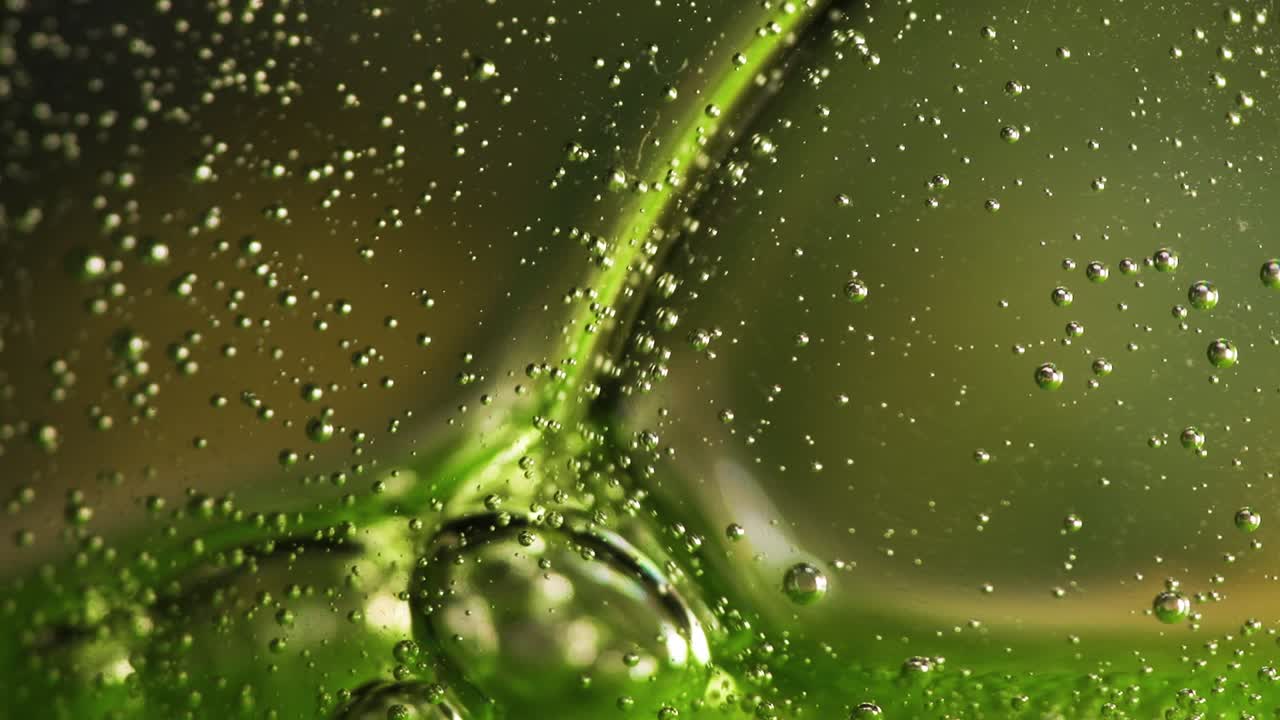 식기 세척액 거품. 자세한 거품