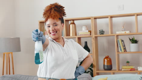 mujer, cara y sonrisa para el servicio de limpieza