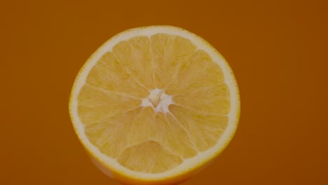 la fruta de la naranja girar. cerrar la carne de naranja