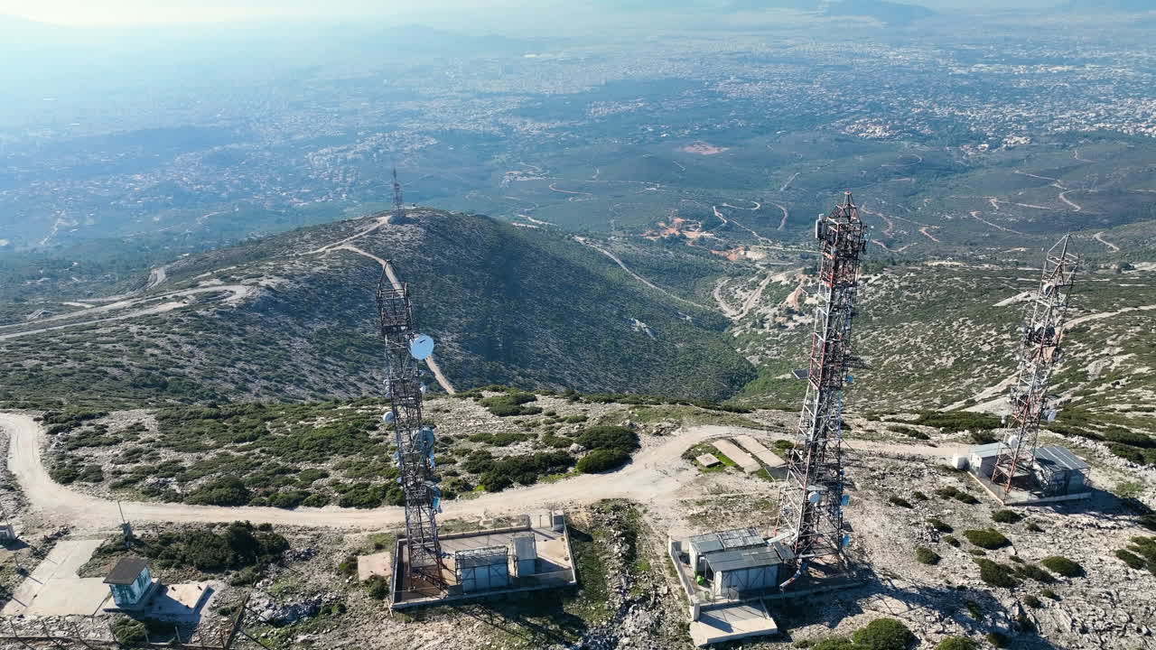 산의 통신탑 주위를 공전