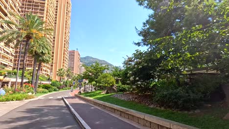 un paseo pacífico en el monte carlo, francia