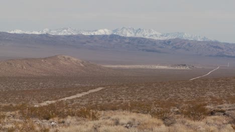 A-very-remote-road-through-the-desert-in-Death-Valley