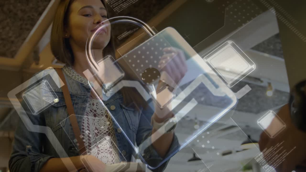 animación del candado de seguridad de la red sobre las personas que utilizan el terminal de pago