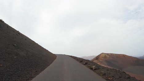 timanfaya, imágenes desde la carretera, parque natural volcánico de lanzarote impresionantes vistas del paisaje