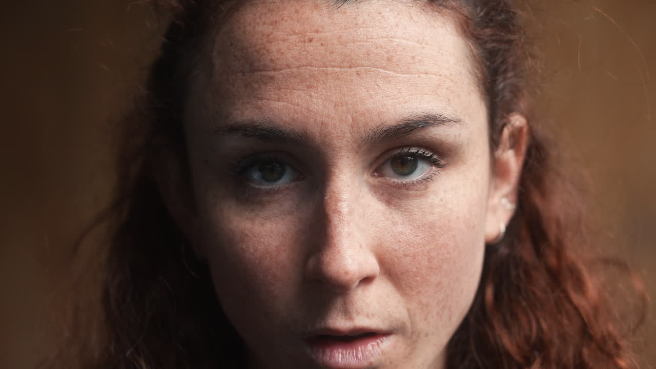 강렬한 시선, 격렬한 결단력