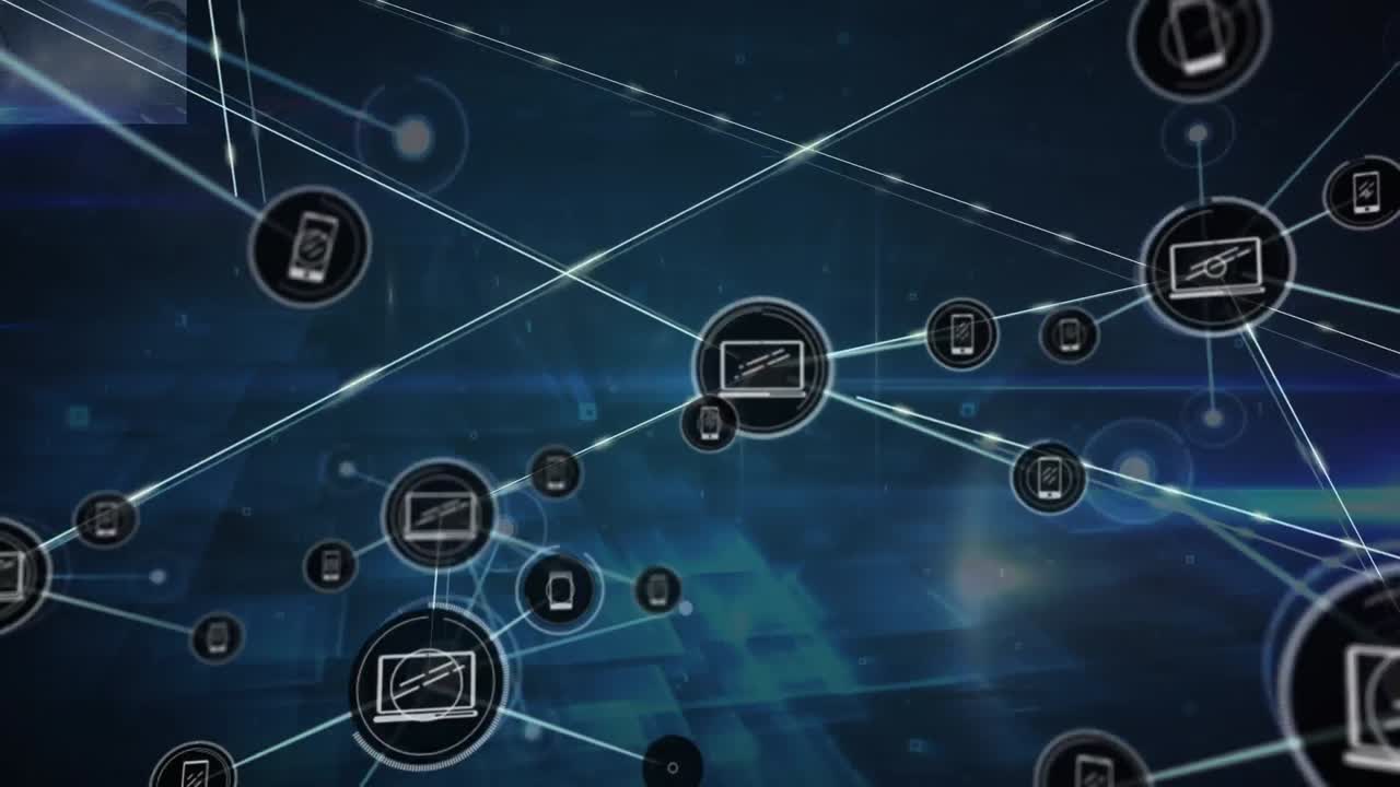 animación de una red de iconos digitales sobre formas cuadradas brillantes contra un fondo azul