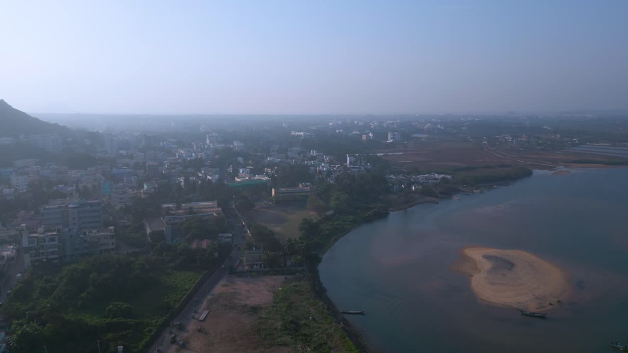 Veduta aerea di RK Beach, Bheemunipatnam Beach, Arco di roccia naturale, Tenneti Park, Nave MV MAA, Visakhapatnam, India