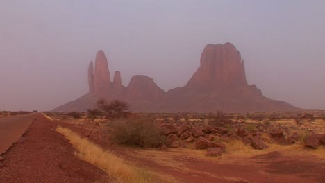 Unusual-rock-formations-in-the-Sahara-desert-of-Mali