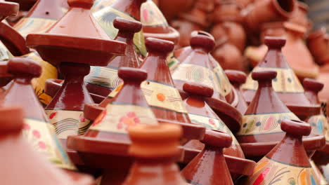 Display-of-traditional-glazed-tagine-clay-pots-in-Marrakech-Medina,-Morocco