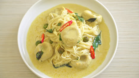 Rice-Noodles-with-Green-curry-and-Fish-ball---Thai-food-style