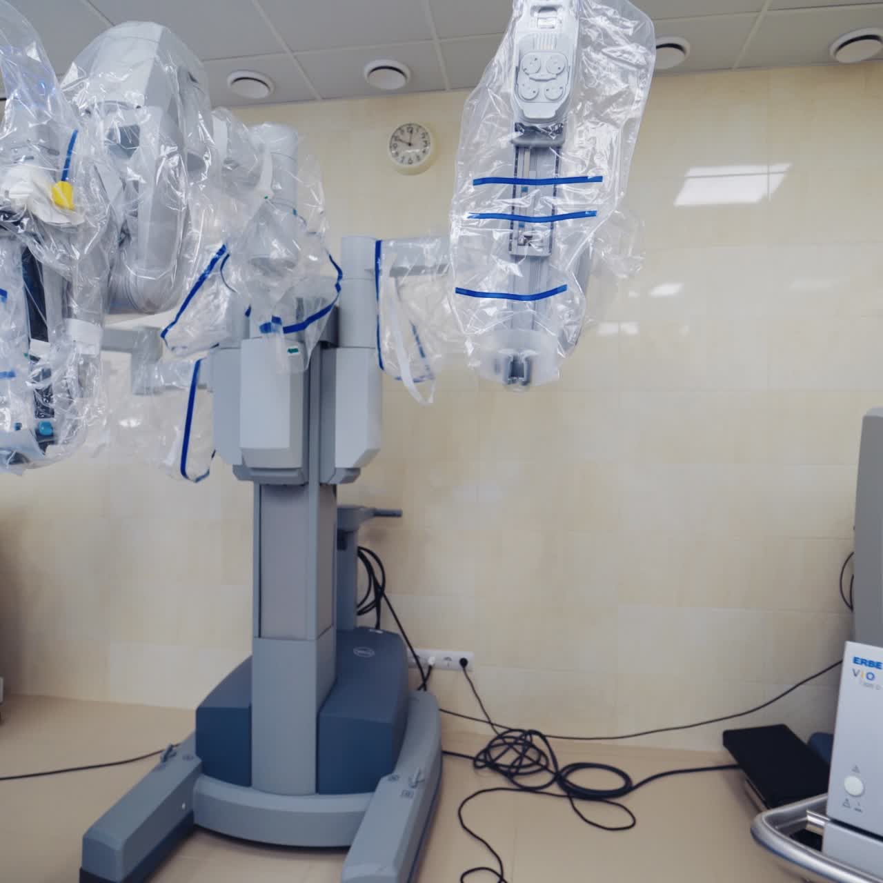 Da vinci surgical system. Modern equipment inside the empty operating room. Surgical robot. Robotic equipment.