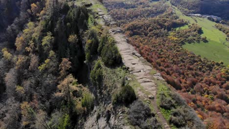 Aérea:-Meseta-Estrecha-En-La-Temporada-De-Otoño