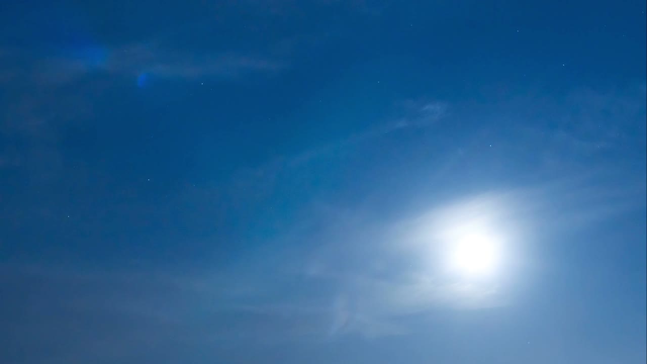 파란 밤하늘에 달, 날아다니는 별, 구름, 타임스 4k