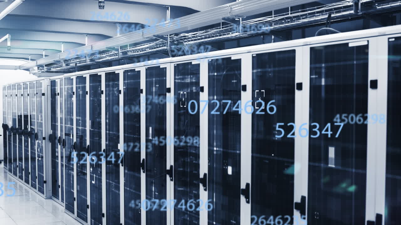 animatie van meerdere veranderende getallen en lichtvlekken tegen de computer serverkamer