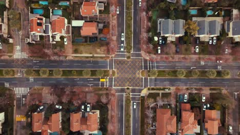 timelapse of intersection in the suburbs on the middle of the quarantine-4k