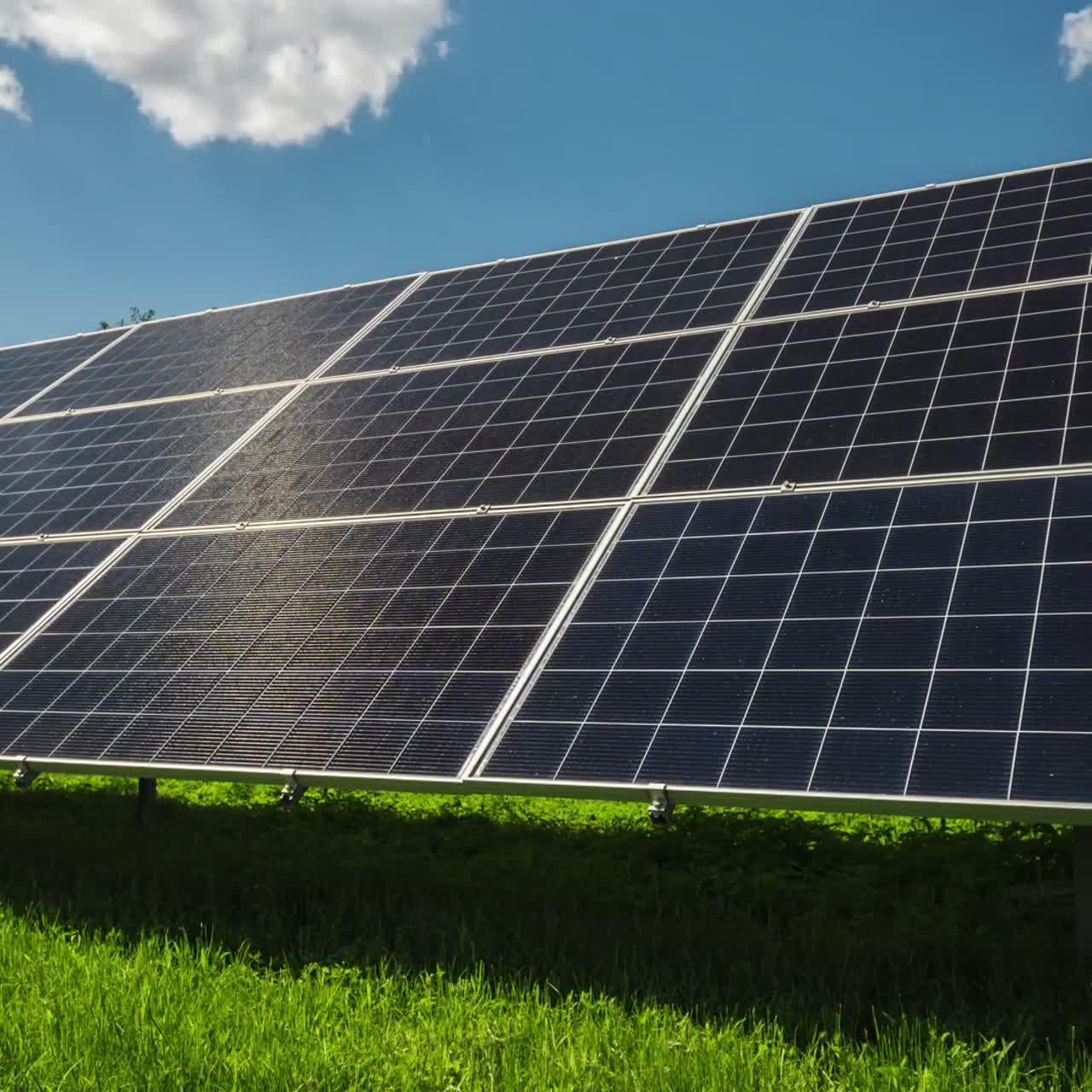 Giornata intera di energia solare dall'alba al tramonto