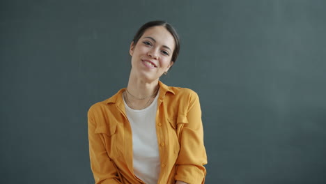 retrato de una mujer sonriente