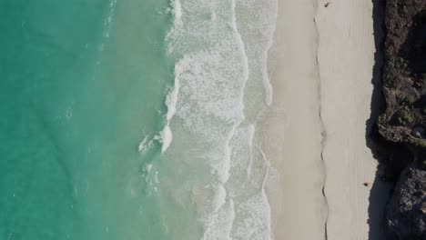 Drone-Filma-Vista-Satelital-De-Ojo-De-Pájaro-De-La-Playa-De-Tecolote-México