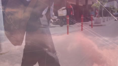 animación de la red de conexiones sobre las nubes sobre la sección media del hombre de negocios caucásico con café