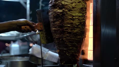 Primer-Plano-De-La-Carne-Cocinada-Con-Fuego