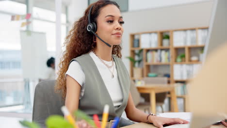 Feliz,-Atención-Al-Cliente-Y-Mujer-En-El-Call-Center