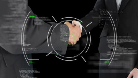 escaneo de alcance y procesamiento de datos contra la sección media de dos hombres de negocios que se dan la mano