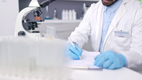 ciencia, laboratorio y prueba de escritura de científicos