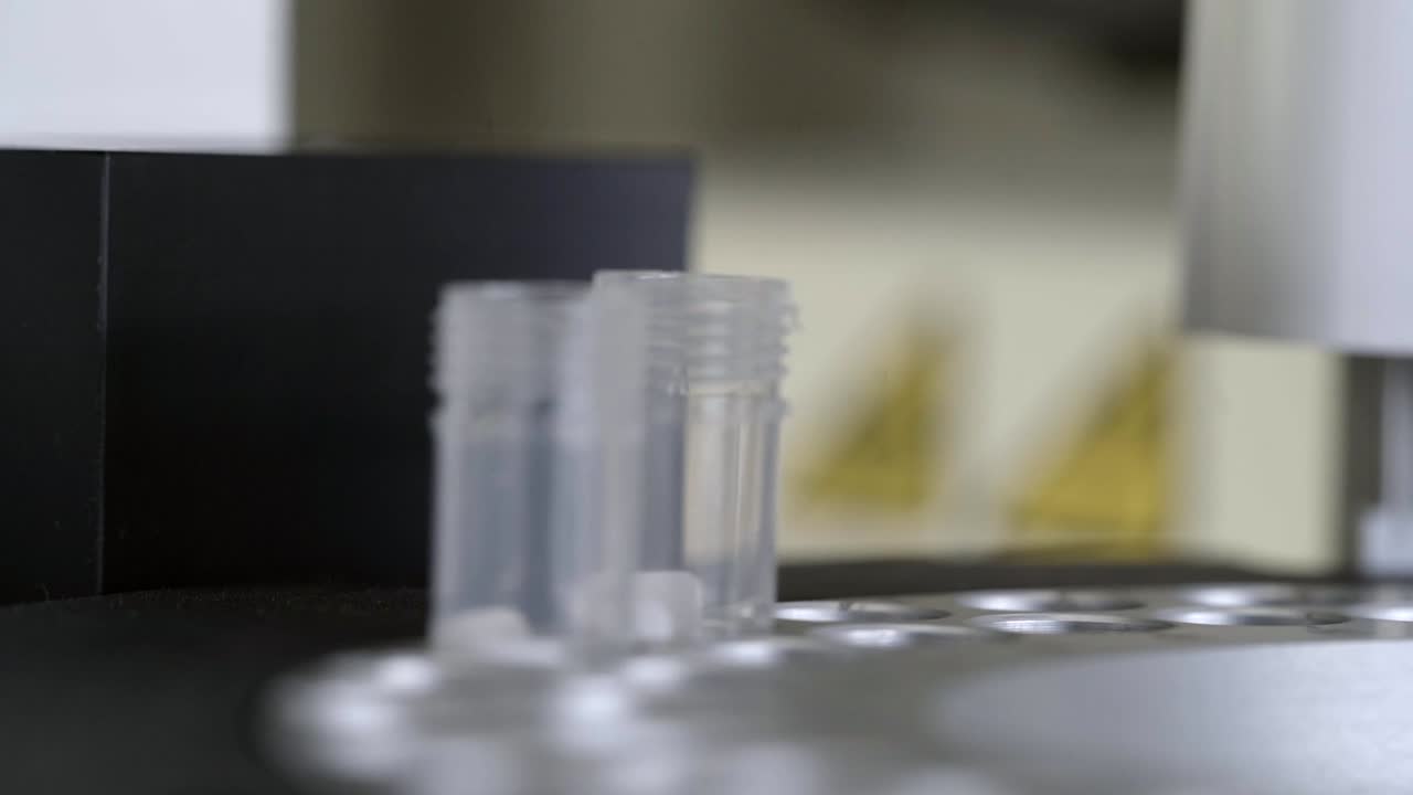 Needle Probe Put Diluent Solution Into The Test Tube For Medical Research